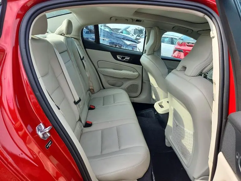 2019 VOLVO S60 T6 MOMENTUM  