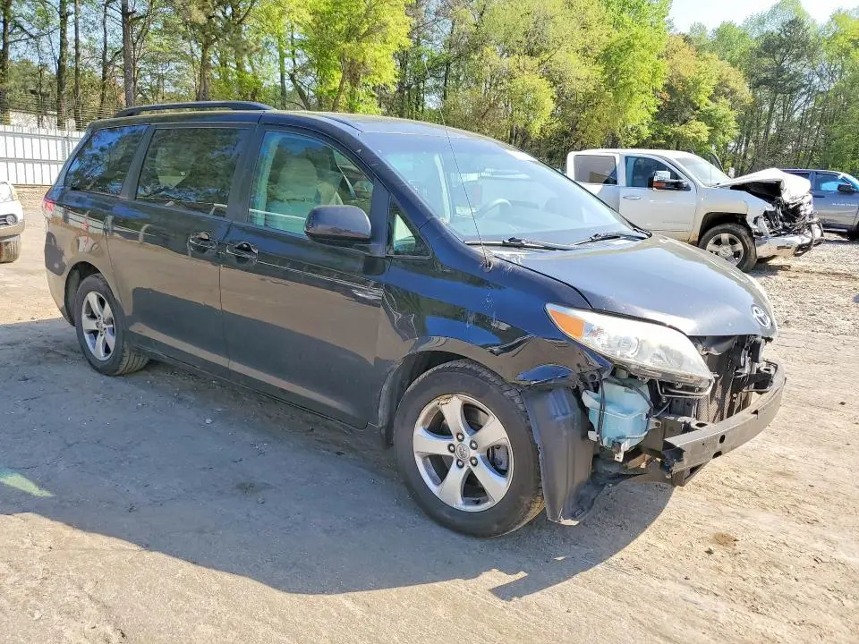 2013 TOYOTA SIENNA LE 8-PASSENGER  
