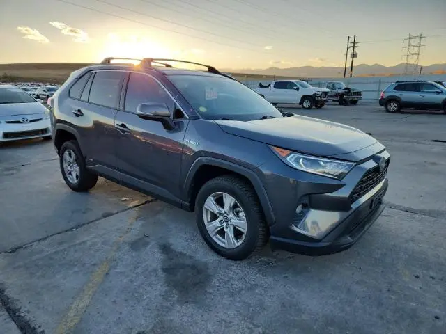 2019 TOYOTA RAV4 XLE  