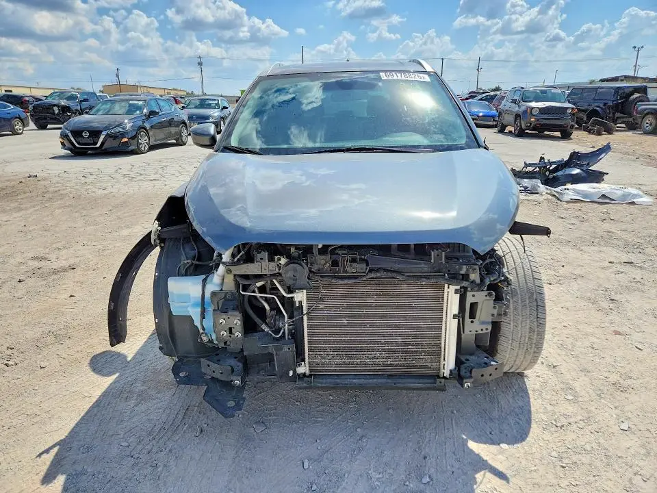 2021 NISSAN KICKS SV  