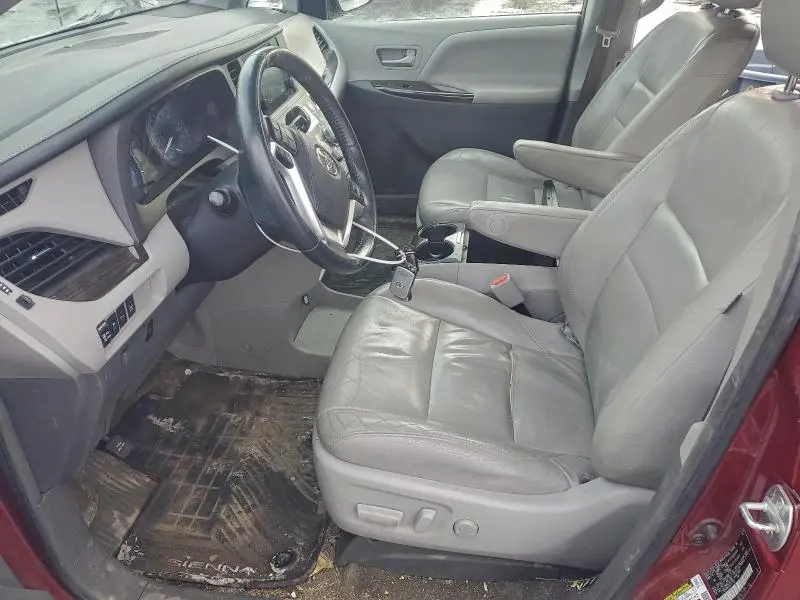 2016 TOYOTA SIENNA XLE  
