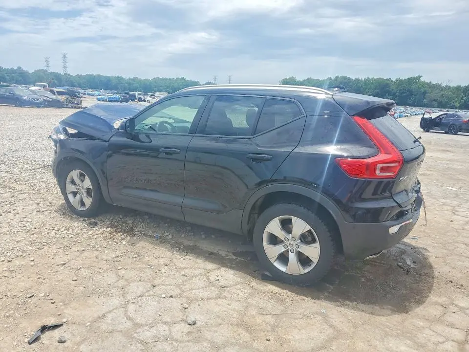 2019 VOLVO XC40 T5 MOMENTUM  