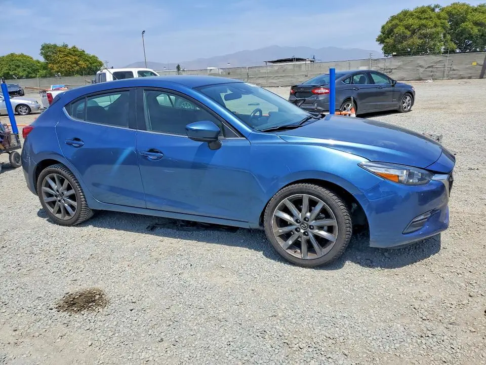 2018 MAZDA 3 TOURING  