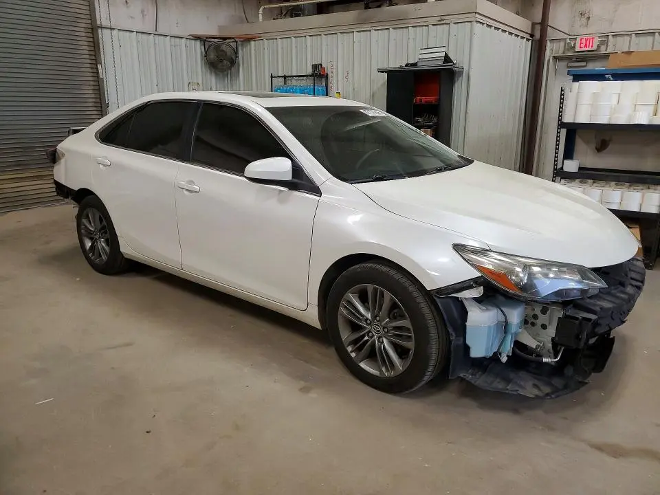 2016 TOYOTA CAMRY SE  