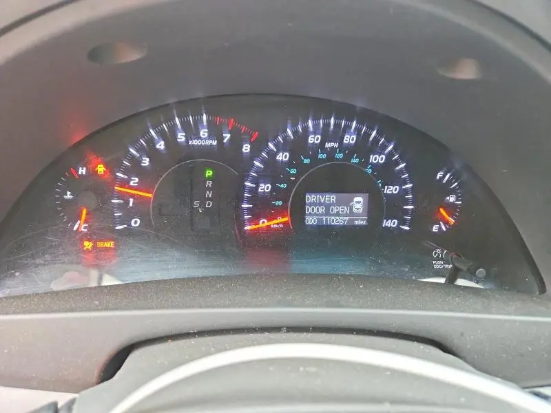 2011 TOYOTA CAMRY XLE  