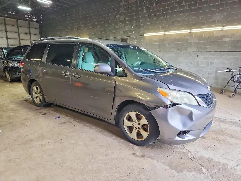 2012 TOYOTA SIENNA LE  