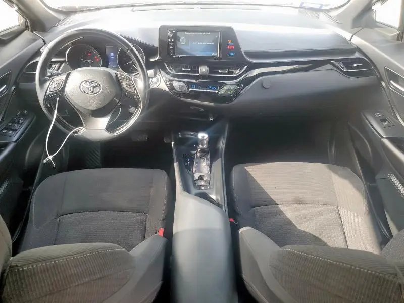 2021 TOYOTA C-HR XLE  