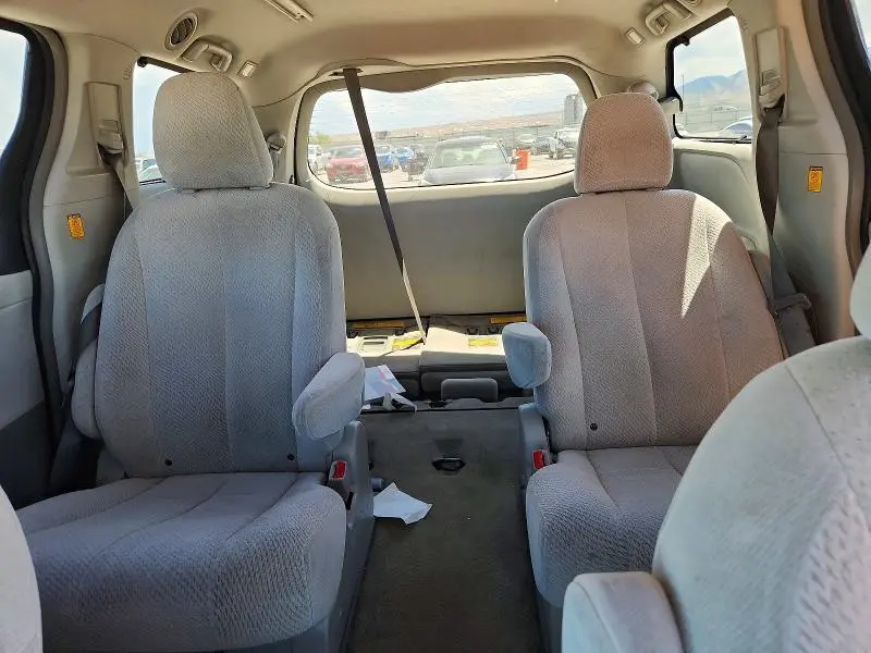 2012 TOYOTA SIENNA LE  