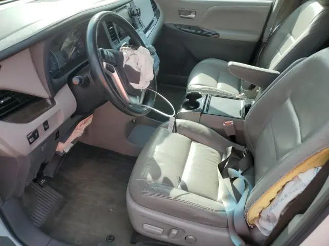 2017 TOYOTA SIENNA XLE  