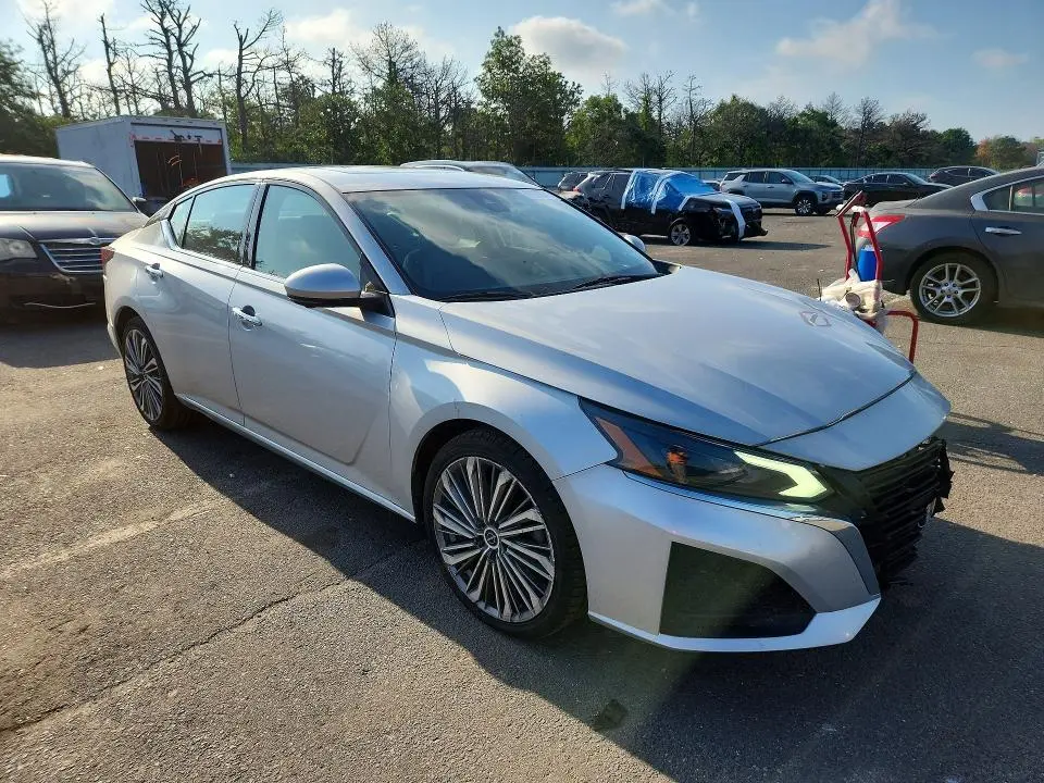 2023 NISSAN ALTIMA SL  