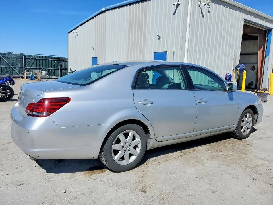 2010 TOYOTA AVALON XL  