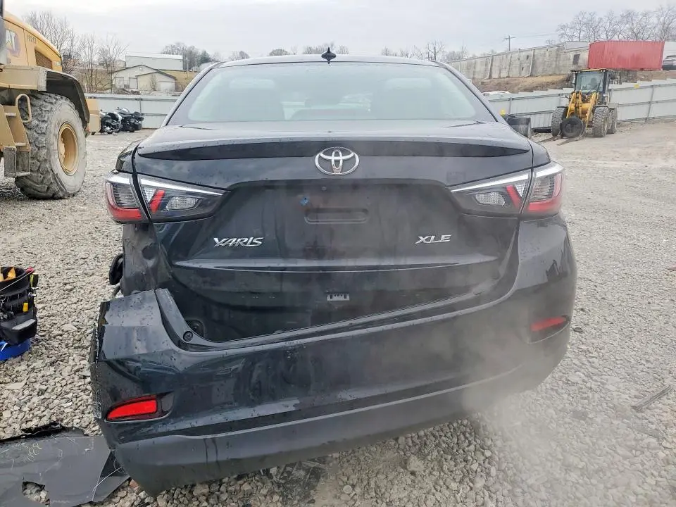 2019 TOYOTA YARIS XLE  