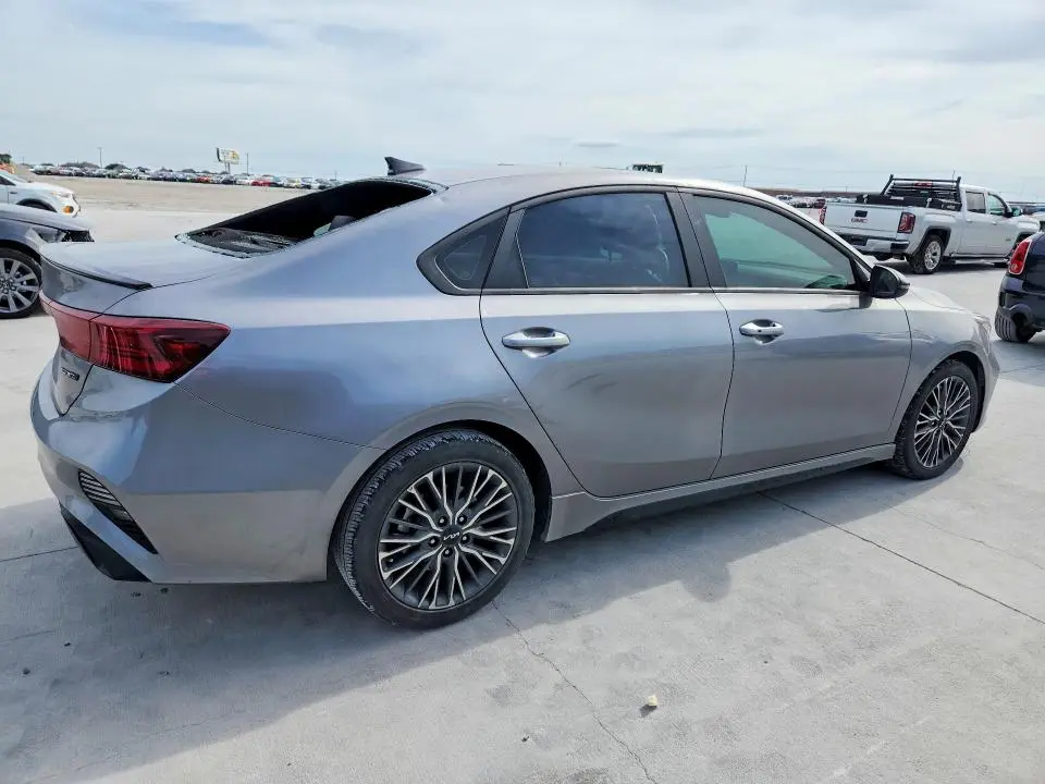 2024 KIA FORTE GT LINE  