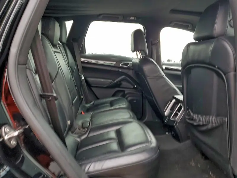 2016 PORSCHE CAYENNE   