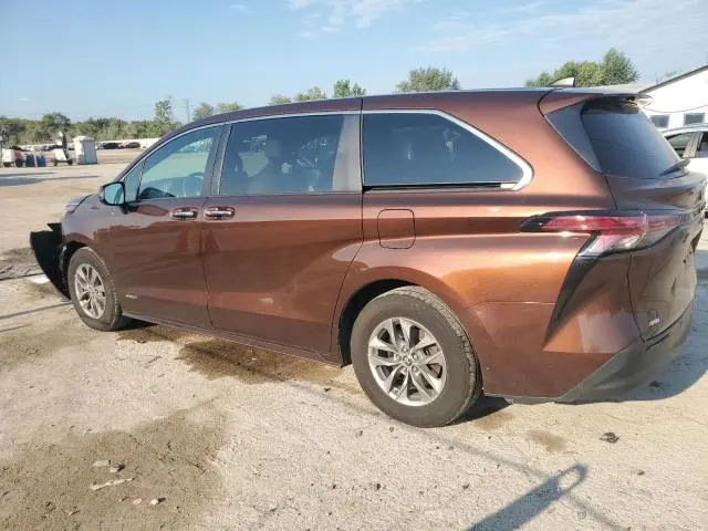 2021 TOYOTA SIENNA XLE  