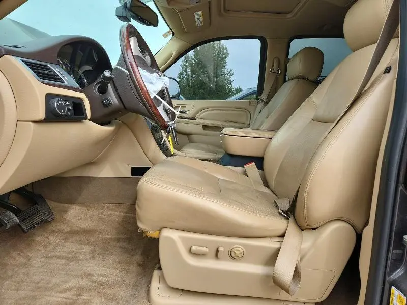 2011 CADILLAC ESCALADE LUXURY  