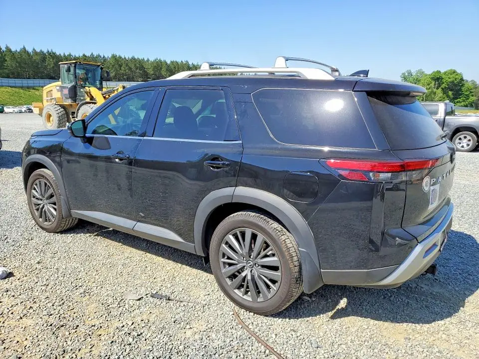 2022 NISSAN PATHFINDER SL  