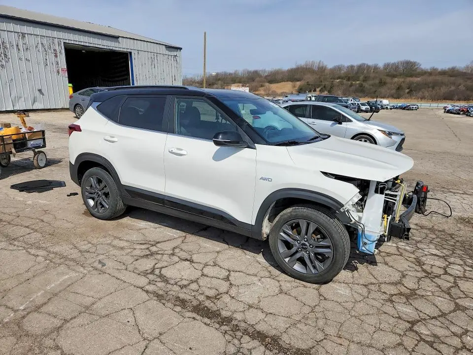 2022 KIA SELTOS S  