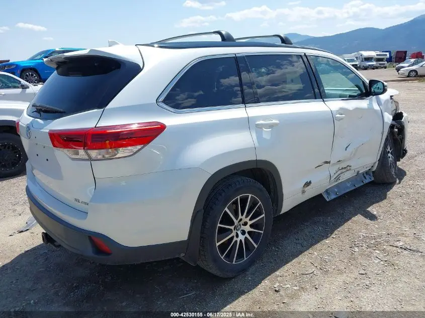 2017 TOYOTA HIGHLANDER SE
