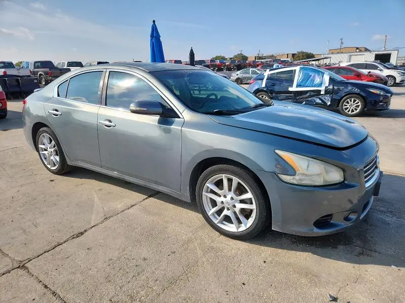 2011 NISSAN MAXIMA S  