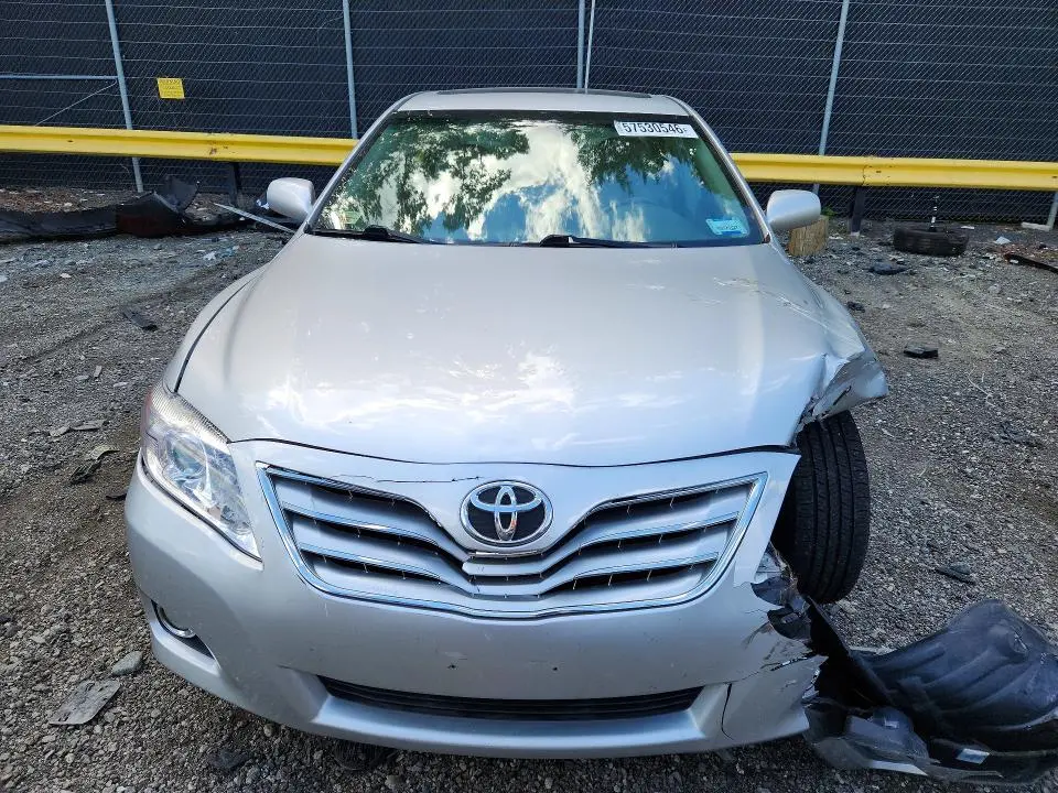 2011 TOYOTA CAMRY XLE  