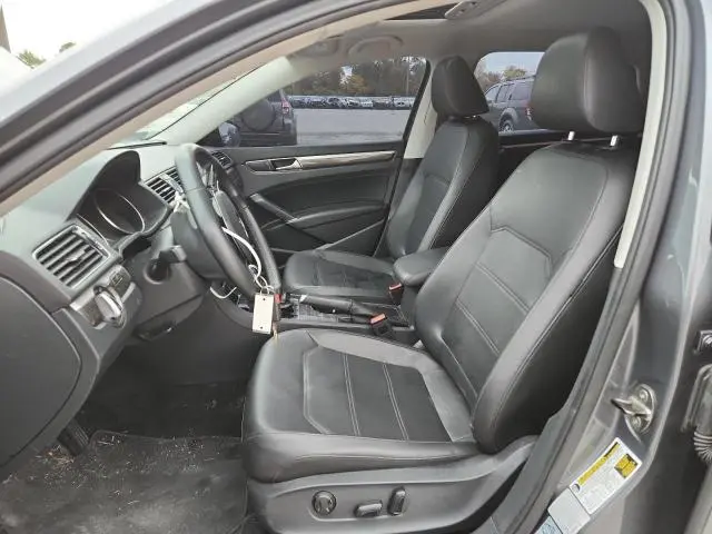 2017 VOLKSWAGEN PASSAT SE  