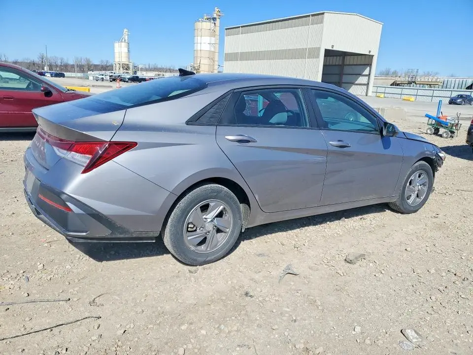 2024 HYUNDAI ELANTRA SE  