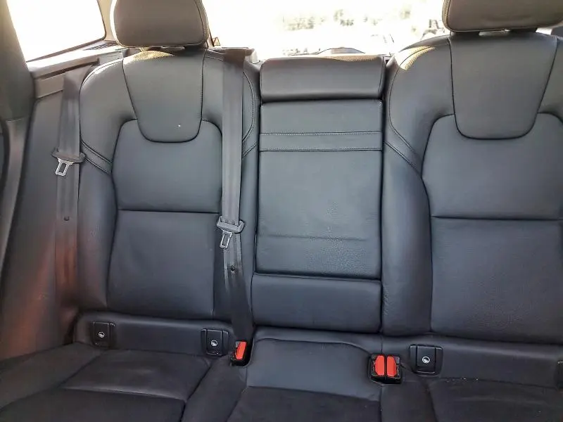 2021 VOLVO XC60 T6 MOMENTUM  