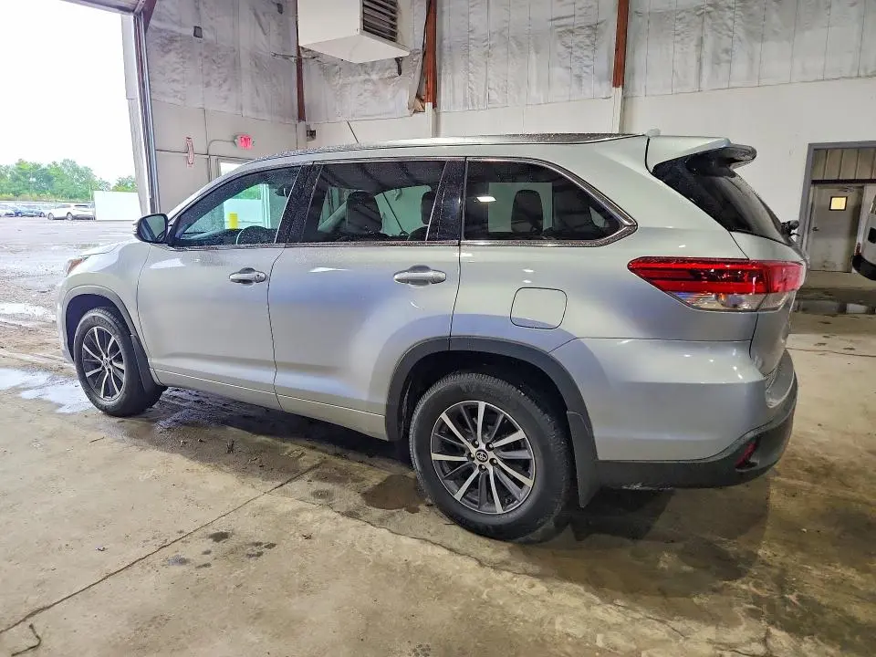 2017 TOYOTA HIGHLANDER XLE  