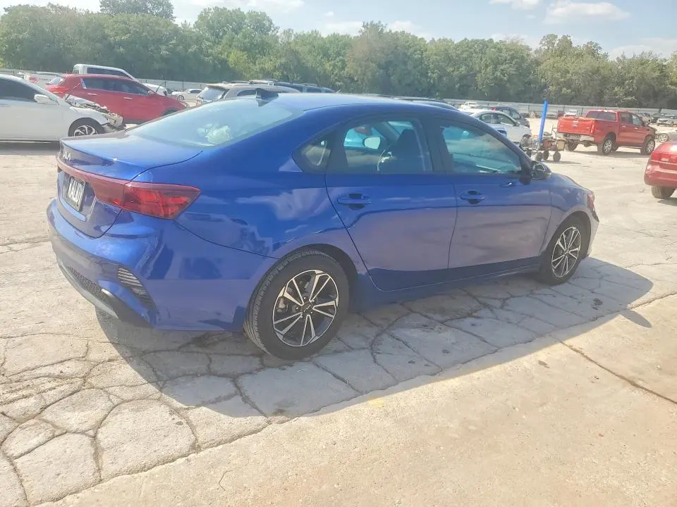 2023 KIA FORTE LXS  