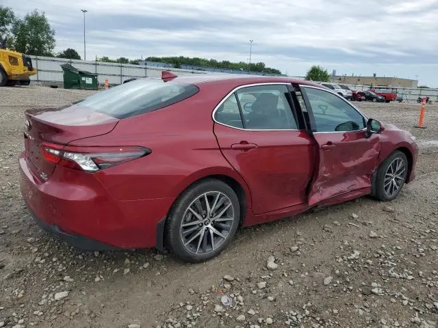 2022 TOYOTA CAMRY XLE  