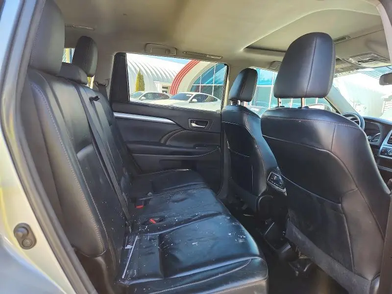 2016 TOYOTA HIGHLANDER XLE  
