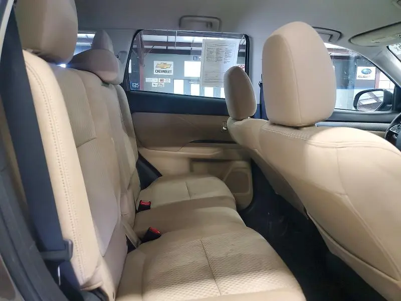 2017 MITSUBISHI OUTLANDER SE  