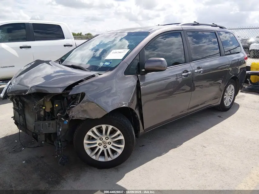 2014 TOYOTA SIENNA XLE V6 8 PASSENGER