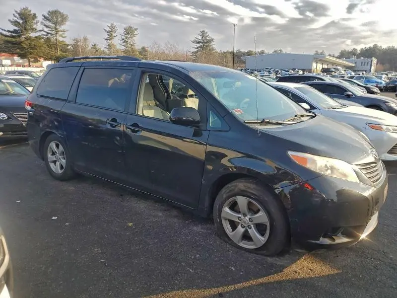 2011 TOYOTA SIENNA LE  