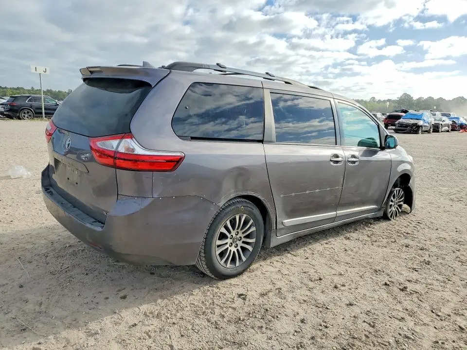 2019 TOYOTA SIENNA XLE 8-PASSENGER  