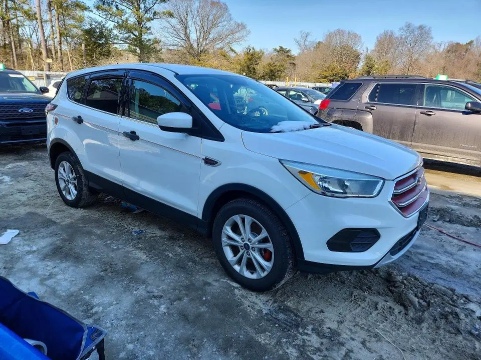 2017 FORD ESCAPE SE  