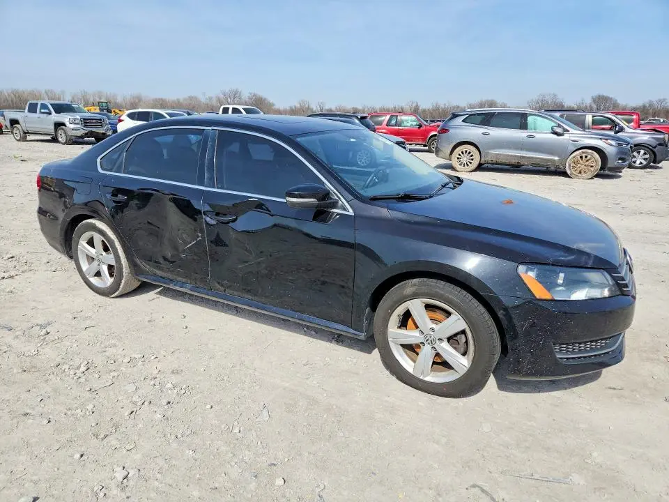 2013 VOLKSWAGEN PASSAT SE  