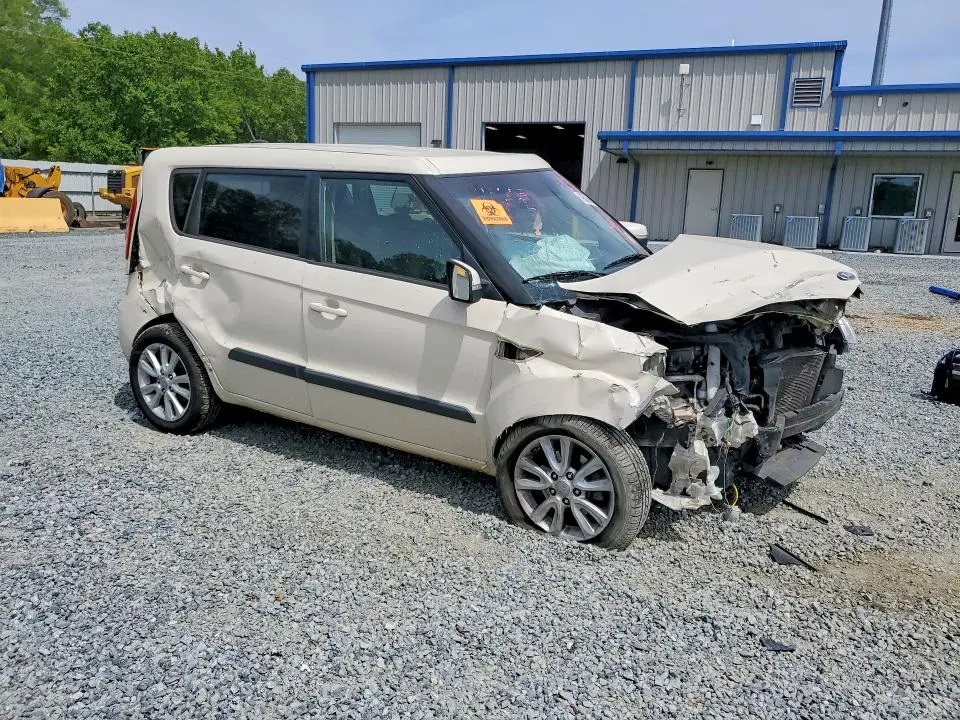 2013 KIA SOUL +  