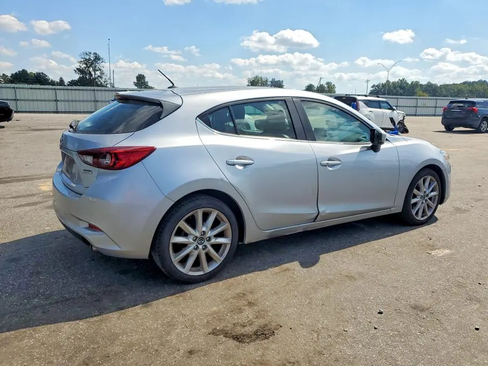 2017 MAZDA 3 TOURING  