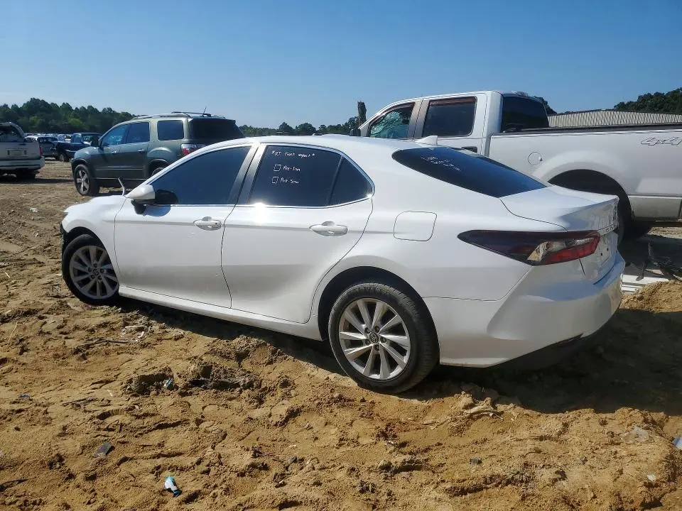 2022 TOYOTA CAMRY LE  