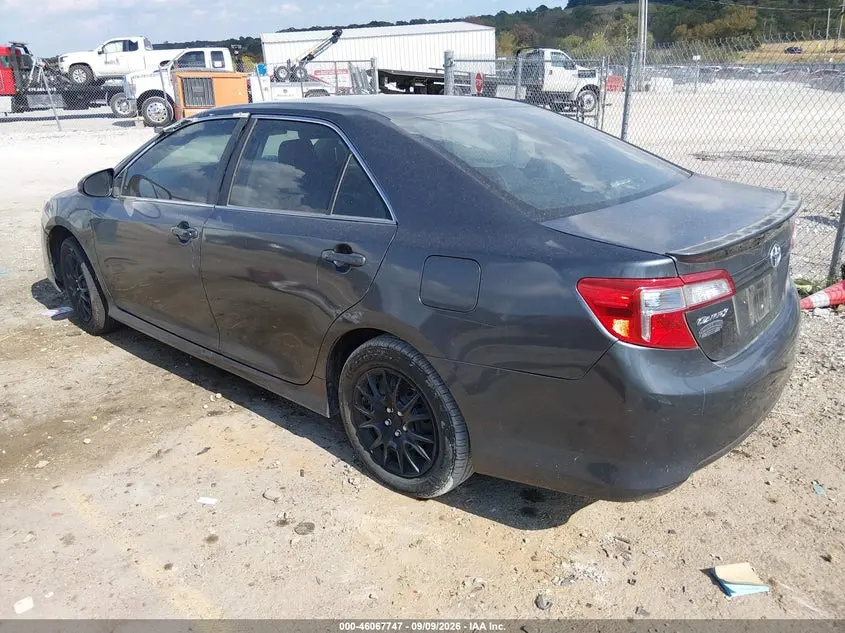 2014 TOYOTA CAMRY SE