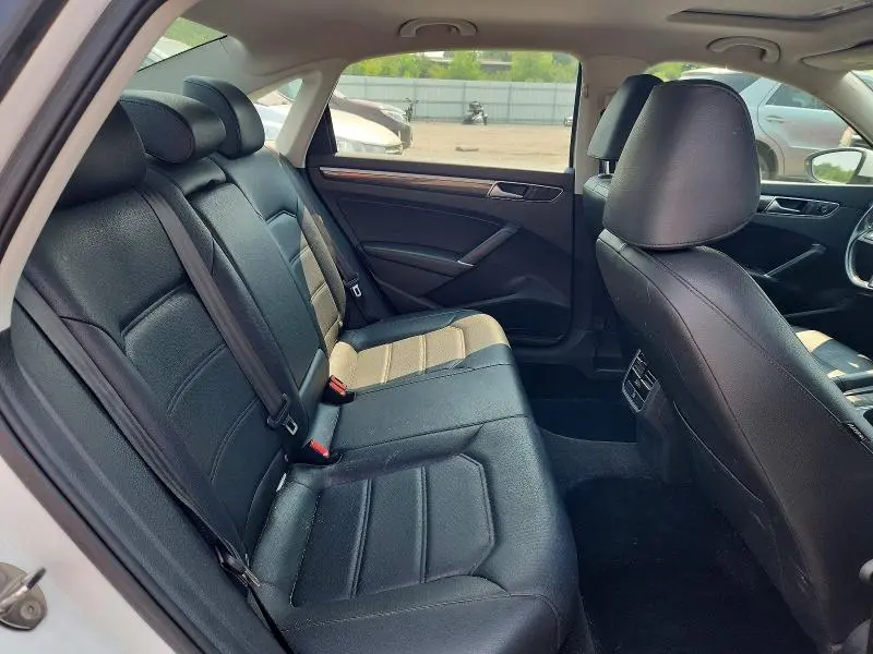 2016 VOLKSWAGEN PASSAT SE  