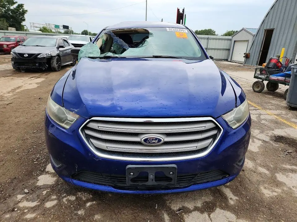 2015 FORD TAURUS SE  
