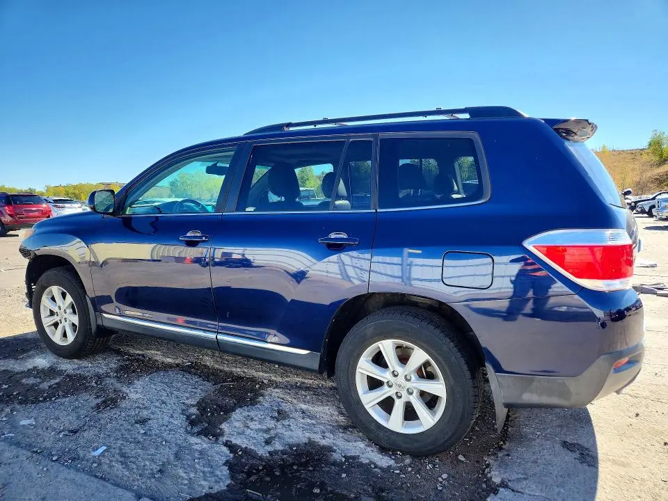 2012 TOYOTA HIGHLANDER SE  