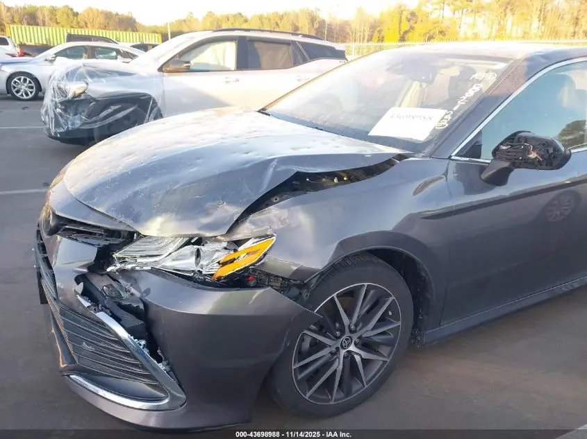 2023 TOYOTA CAMRY XLE