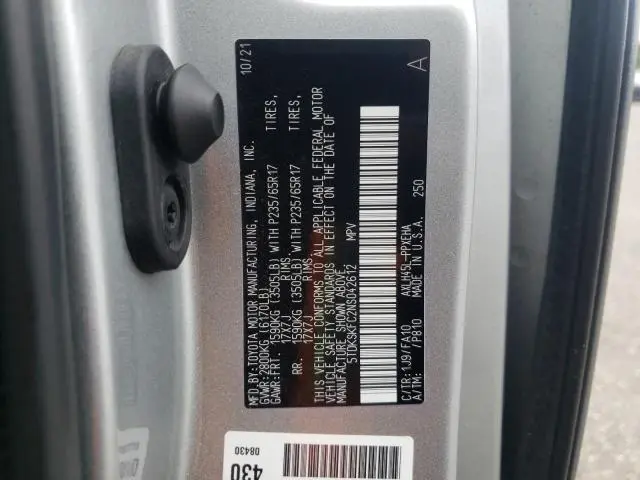 2022 TOYOTA SIENNA LE  