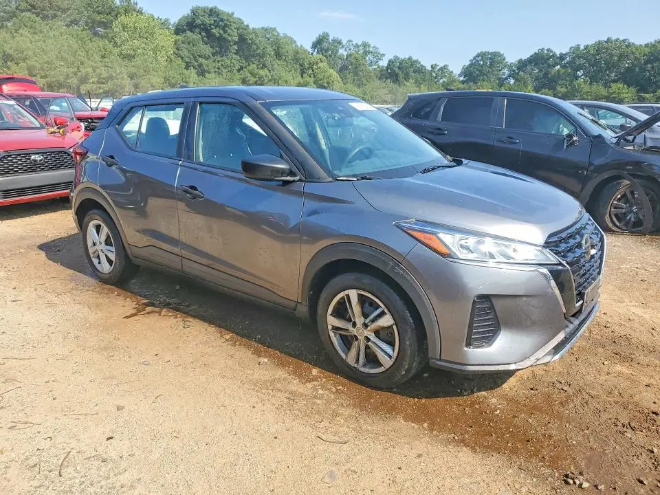 2021 NISSAN KICKS S  