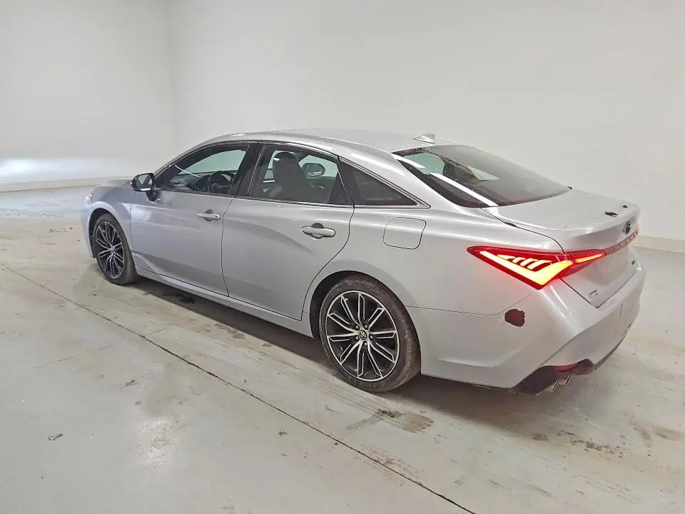 2019 TOYOTA AVALON XSE  