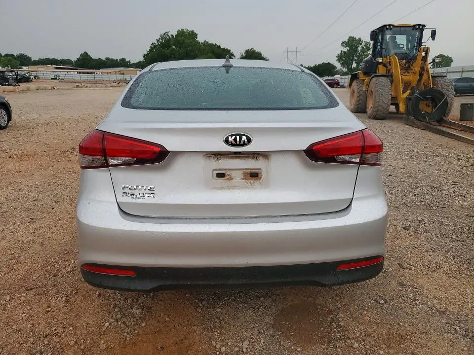 2018 KIA FORTE LX  